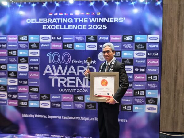 The Most Visionary Educational Leader of The Year : Apresiasi untuk Sebuah Dedikasi