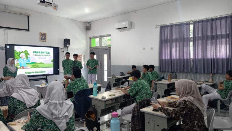Pembelajaran Digital untuk Meningkatkan Kreativitas Siswa dan Guru di SMA Islam Sultan Agung 1 Semarang